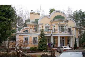  Проект узкого двухэтажного дома из кирпича в стиле барокко с эркерами и бассейном, с площадью до 600 кв м  PA-21