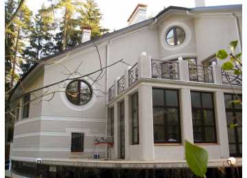 Проект узкого четырёхэтажного дома из кирпича в стиле барокко с цокольным этажом и эркерами, с площадью до 500 кв м PA-32